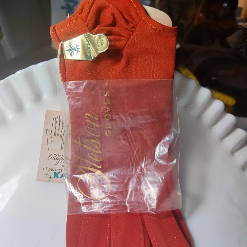 Stetson Gloves for Ladies, Pink or Sadle Tan. Over the wrist and hand stitched.